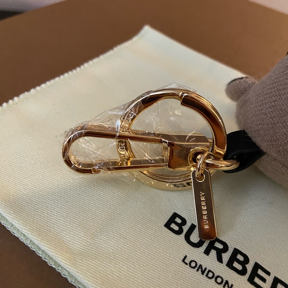 BURBERRY Thomas Bear Charm With Bow Tie Keychain With Dust Bag NWOT - Picture 6 of 8